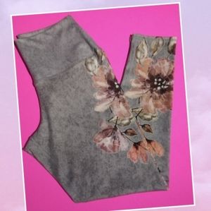 Evolution and creations  capris leggings